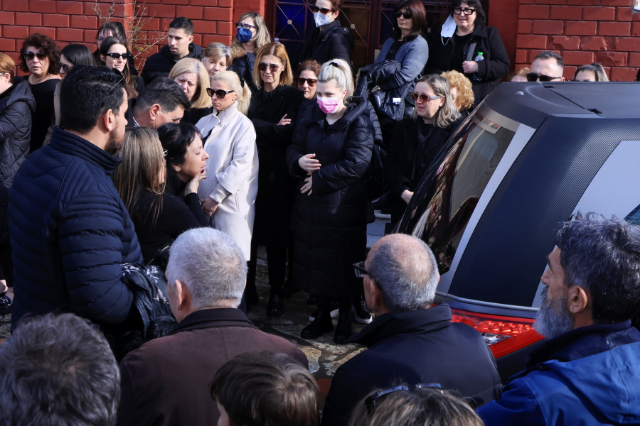 ΕΞΟΔΙΟΣ ΑΚΟΛΟΥΘΙΑ ΣΤΟΝ ΑΓΙΟ ΚΩΝΣΤΑΝΤΙΝΟ ΤΡΙΚΑΛΩΝ ΤΗΣ ΕΛΕΝΗΣ ΚΑΤΣΑΡΟΥ ΠΟΥ ΕΧΑΣΕ ΤΗ ΖΩΗ ΤΗΣ ΣΤΟ ΕΡΓΑΤΙΚΟ ΔΥΣΤΥΧΗΜΑ ΣΤΟ ΕΡΓΟΣΤΑΣΙΟ 