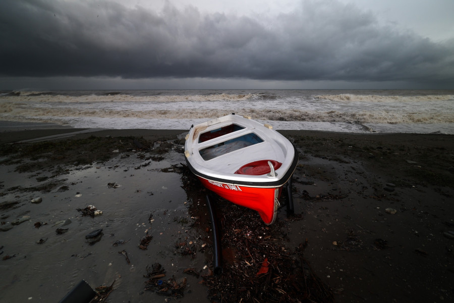 Αγιόκαμπος; Λάρισα; κακοκαιρία; βροχόπτωση; αέρας; Θεσσαλία; bad weather; severe weather; Larisa; Agiokampos; παράλια; θάλασσα; sea; seafront; Thessaly; βάρκα; boat;