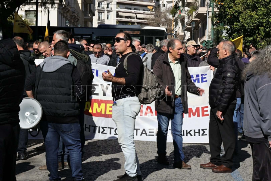 Πορεία οδηγών ταξί στο κέντρο της Αθήνας