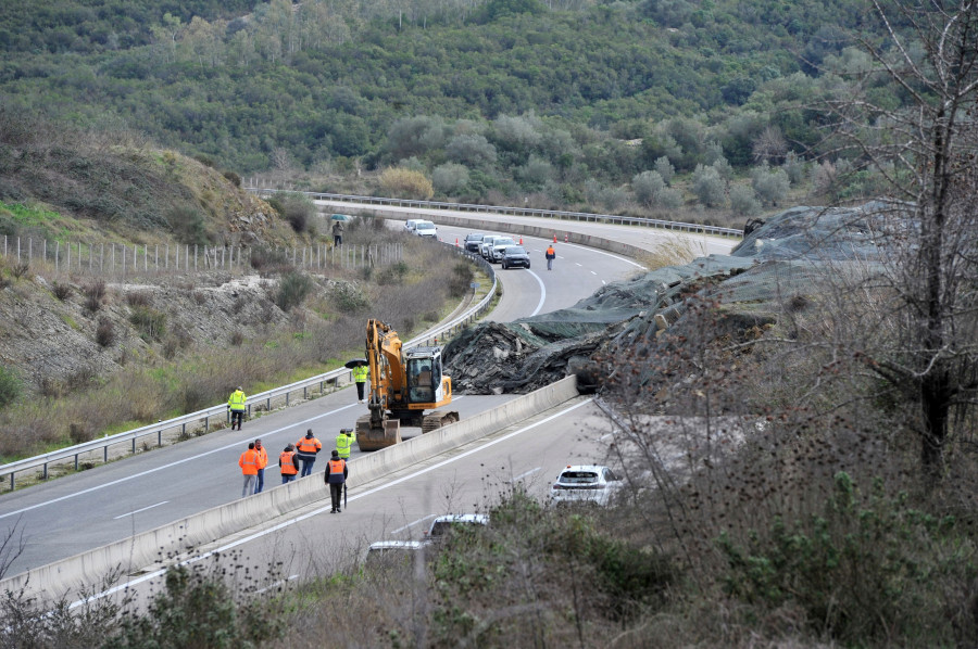 ΚΑΤΟΛΙΣΘΗΣΗ ΣΤΗΝ ΙΟΝΙΑ ΟΔΟ ΣΤΟ 127ο ΧΙΛΙΟΜΕΤΡΟ ΣΤΟ ΥΨΟΣ ΤΗΣ ΣΥΚΟΥΛΑΣ ΑΙΤΩΛΟΑΚΑΡΝΑΝΙΑΣ