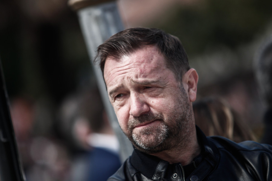 ΠΑΡΕΛΑΣΗ ΣΤΗΝ ΠΟΛΗ ΤΩΝ ΤΡΙΚΑΛΩΝ ΠΑΡΟΥΣΙΑ ΤΩΝ ΟΙΚΟΓΕΝΕΙΩΝ ΠΛΑΚΙΑ ΠΟΥ ΕΧΑΣΑΝ ΤΑ ΠΑΙΔΙΑ ΤΟΥΣ ΣΤΟ ΣΙΔΗΡΟΔΡΟΜΙΚΟ ΔΥΣΤΥΧΗΜΑ ΣΤΑ ΤΕΜΠΗ (ΘΑΝΑΣΗΣ ΚΑΛΛΙΑΡΑΣ/EUROKINISSI)