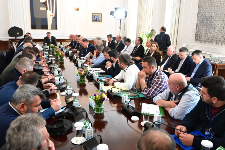 [384509] ΣΥΝΑΝΤΗΣΗ ΤΟΥ ΠΡΩΘΥΠΟΥΡΓΟΥ ΚΥΡΙΑΚΟΥ ΜΗΤΣΟΤΑΚΗ ΜΕ ΕΚΠΡΟΣΩΠΟΥΣ ΚΤΗΝΟΤΡΟΦΩΝ (ΤΑΤΙΑΝΑ ΜΠΟΛΑΡΗ/EUROKINISSI)