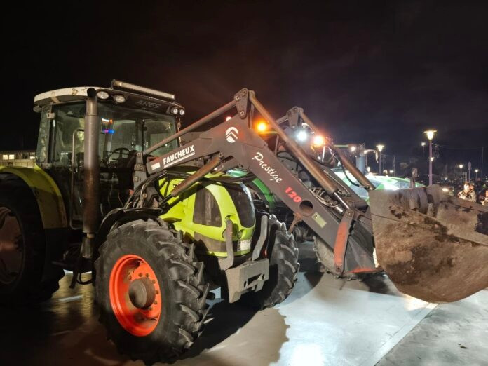βολος αγροτες λιμανι