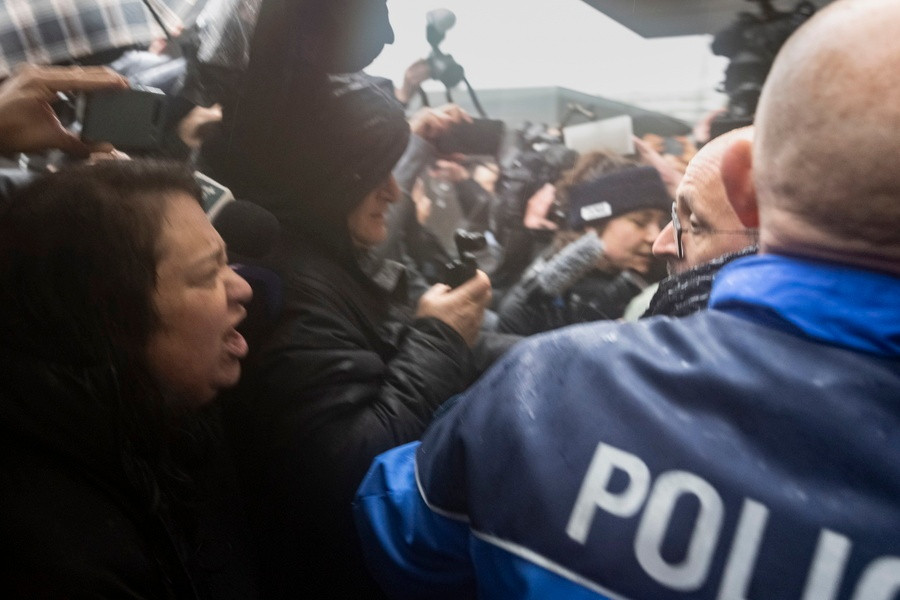 Swiss bar owners hearing over fire disaster