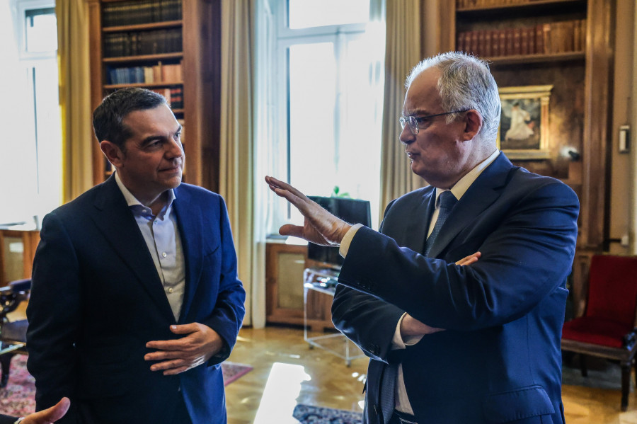 [384579] ΣΥΝΑΝΤΗΣΗ ΤΟΥ ΠτΔ ΚΩΣΤΑ ΤΑΣΟΥΛΑ ΜΕ ΤΟΝ ΠΡΩΗΝ ΠΡΩΘΥΠΟΥΡΓΟ ΑΛΕΞΗ ΤΣΙΠΡΑ (ΘΟΔΩΡΗΣ ΜΑΝΩΛΟΠΟΥΛΟΣ/ΓΡΑΦΕΙΟ ΤΥΠΟΥ ΠΡΟΕΔΡΙΑΣ ΤΗΣ ΔΗΜΟΚΡΑΤΙΑΣ/EUROKINISSI)