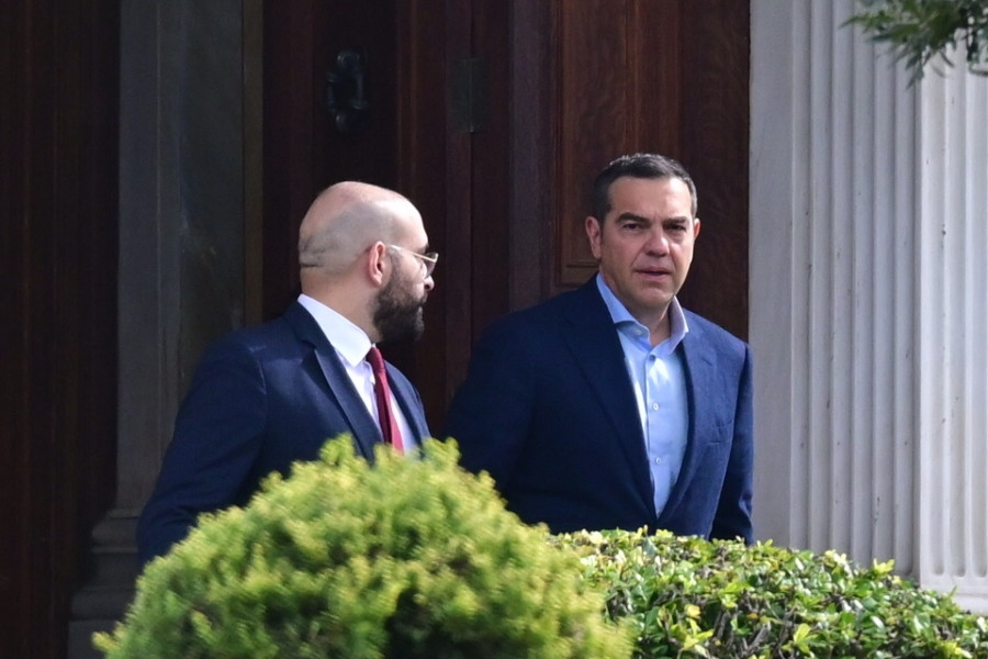 [384579] ΣΥΝΑΝΤΗΣΗ ΤΟΥ ΠτΔ ΚΩΣΤΑ ΤΑΣΟΥΛΑ ΜΕ ΤΟΝ ΠΡΩΗΝ ΠΡΩΘΥΠΟΥΡΓΟ ΑΛΕΞΗ ΤΣΙΠΡΑ (ΤΑΤΙΑΝΑ ΜΠΟΛΑΡΗ/EUROKINISSI)