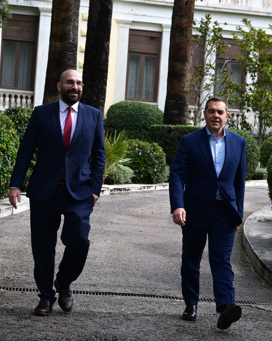 [384579] ΣΥΝΑΝΤΗΣΗ ΤΟΥ ΠτΔ ΚΩΣΤΑ ΤΑΣΟΥΛΑ ΜΕ ΤΟΝ ΠΡΩΗΝ ΠΡΩΘΥΠΟΥΡΓΟ ΑΛΕΞΗ ΤΣΙΠΡΑ (ΤΑΤΙΑΝΑ ΜΠΟΛΑΡΗ/EUROKINISSI)