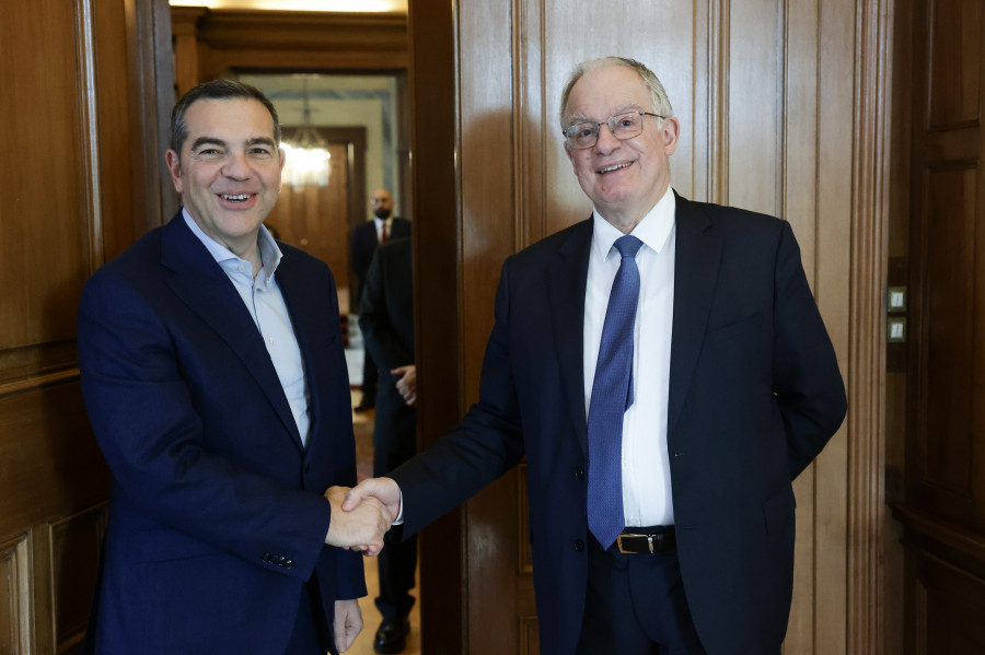 [384579] ΣΥΝΑΝΤΗΣΗ ΤΟΥ ΠτΔ ΚΩΣΤΑ ΤΑΣΟΥΛΑ ΜΕ ΤΟΝ ΠΡΩΗΝ ΠΡΩΘΥΠΟΥΡΓΟ ΑΛΕΞΗ ΤΣΙΠΡΑ (ΘΟΔΩΡΗΣ ΜΑΝΩΛΟΠΟΥΛΟΣ/ΓΡΑΦΕΙΟ ΤΥΠΟΥ ΠΡΟΕΔΡΙΑΣ ΤΗΣ ΔΗΜΟΚΡΑΤΙΑΣ/EUROKINISSI)