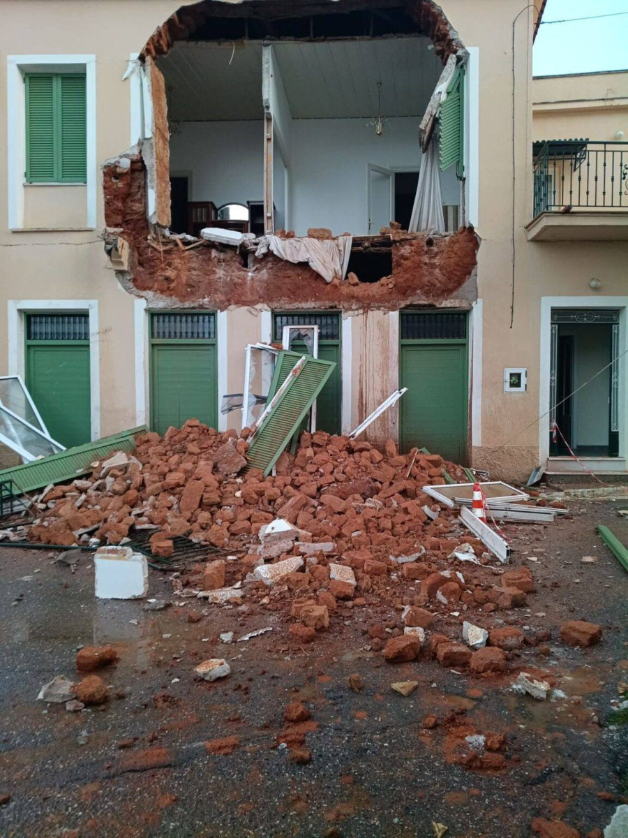 καταρρευση τοιχου σπιτιου μεσσηνη