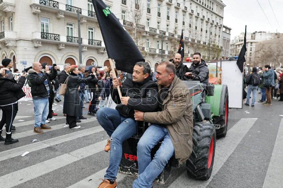 αγροτες συνταγμα