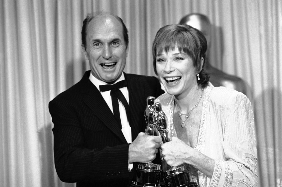 Shirley MacLaine, Robert Duvall