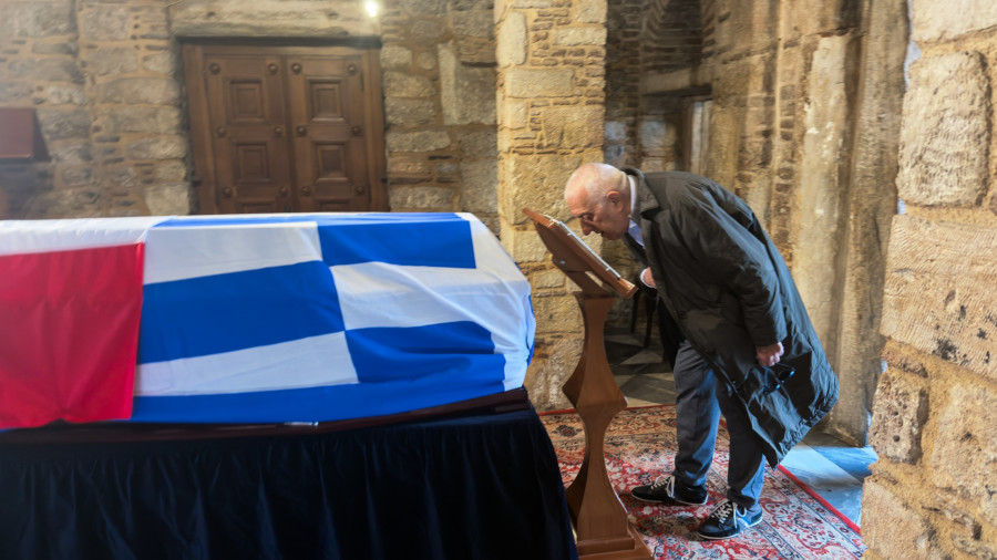 ΣΕ ΛΑΪΚΟ ΠΡΟΣΚΗΝΥΜΑ Η ΣΟΡΟΣ ΤΗΣ ΒΥΖΑΝΤΙΝΟΛΟΓΟΥ ΕΛΕΝΗΣ ΓΛΥΚΑΤΖΗ ΑΡΒΕΛΕΡ (ΔΗΜΗΤΡΑ ΚΟΥΤΡΑ/TOKLIK.GR/EUROKINISSI)