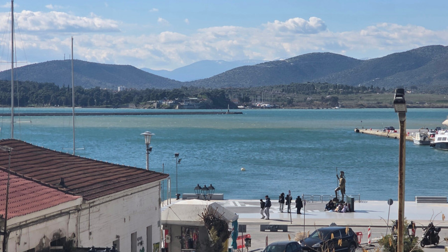 Λιμάνι Βόλου - Καφέ κηλίδα