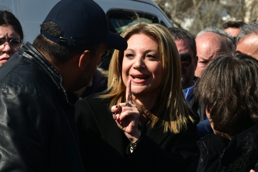 [385045] ΣΥΓΚΕΝΤΡΩΣΗ ΣΤΗΝ ΑΘΗΝΑ ΓΙΑ ΤΗΝ ΣΥΜΠΛΗΡΩΣΗ ΤΡΙΩΝ ΧΡΟΝΩΝ ΑΠΟ ΤΟ ΣΙΔΗΡΟΔΡΟΜΙΚΟ ΔΥΣΤΥΧΗΜΑ ΤΩΝ ΤΕΜΠΩΝ (ΤΑΤΙΑΝΑ ΜΠΟΛΑΡΗ / EUROKINISSI)