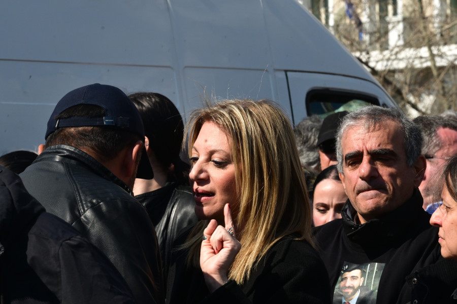 Η ΜΑΡΙΑ ΚΑΡΥΣΤΙΑΝΟΥ ΣΤΗ ΣΥΓΚΕΝΤΡΩΣΗ ΣΤΗΝ ΑΘΗΝΑ ΓΙΑ ΤΗΝ ΣΥΜΠΛΗΡΩΣΗ ΤΡΙΩΝ ΧΡΟΝΩΝ ΑΠΟ ΤΟ ΣΙΔΗΡΟΔΡΟΜΙΚΟ ΔΥΣΤΥΧΗΜΑ ΤΩΝ ΤΕΜΠΩΝ (ΤΑΤΙΑΝΑ ΜΠΟΛΑΡΗ / EUROKINISSI)