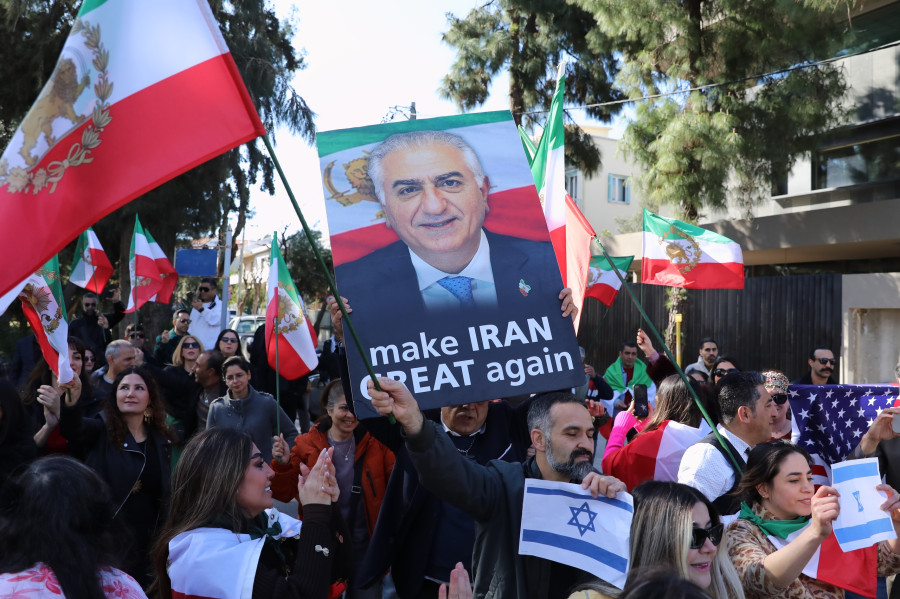 ΠΑΝΗΓΥΡΙΣΜΟΙ ΕΞΩ ΑΠΟ ΤΗΝ ΠΡΕΣΒΕΙΑ ΤΟΥ ΙΡΑΝ ΣΤΗΝ ΑΘΗΝΑ ΓΙΑ ΤΙΣ ΕΞΕΛΙΞΕΙΣ ΜΕ ΤΗΝ ΕΠΙΘΕΣΗ ΑΠΟ ΗΠΑ ΚΑΙ ΙΣΡΑΗΛ