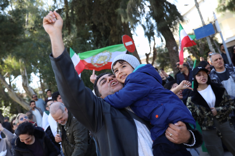ΠΑΝΗΓΥΡΙΣΜΟΙ ΕΞΩ ΑΠΟ ΤΗΝ ΠΡΕΣΒΕΙΑ ΤΟΥ ΙΡΑΝ ΣΤΗΝ ΑΘΗΝΑ ΓΙΑ ΤΙΣ ΕΞΕΛΙΞΕΙΣ ΜΕ ΤΗΝ ΕΠΙΘΕΣΗ ΑΠΟ ΗΠΑ ΚΑΙ ΙΣΡΑΗΛ
