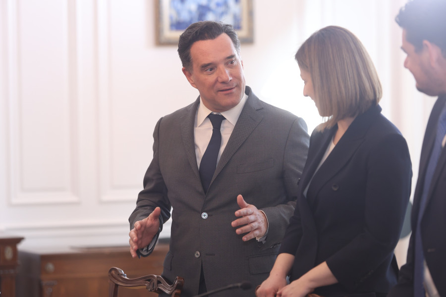 ΣΥΝΑΝΤΗΣΗ ΤΟΥ ΠΡΩΘΥΠΟΥΡΓΟΥ ΚΥΡΙΑΚΟΥ ΜΗΤΣΟΤΑΚΗ ΜΕ ΤΟΝ ΠΕΡΙΦΕΡΕΙΑΚΟ ΔΙΕΥΘΥΝΤΗ ΕΥΡΩΠΗΣ ΤΟΥ Π.Ο.Υ. HANS KLUGE (ΓΙΑΝΝΗΣ ΠΑΝΑΓΟΠΟΥΛΟΣ/EUROKINISSI)