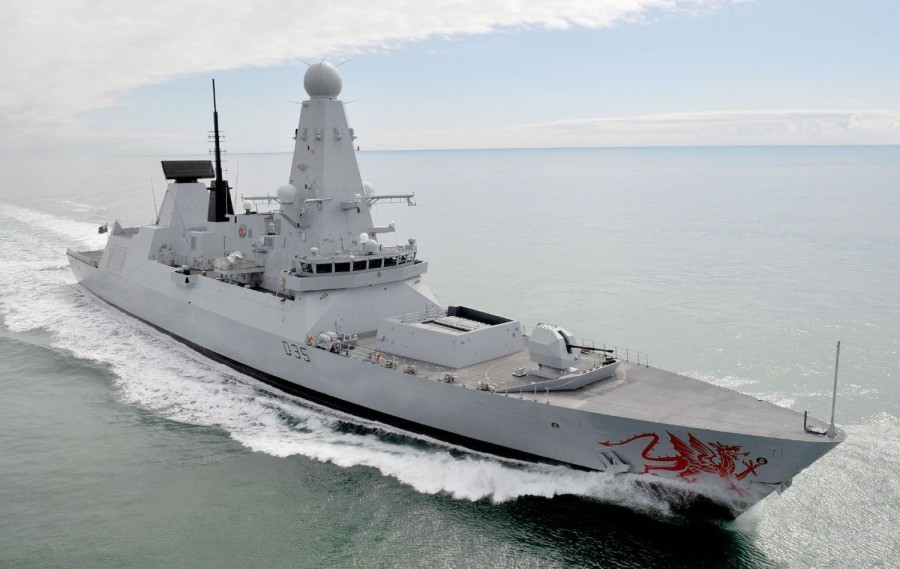 βρετανικό αντιτορπιλικό HMS Dragon (D35)