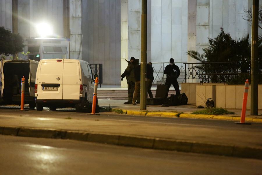 [385239] ΣΥΝΕΛΗΦΘΗ ΑΝΔΡΑΣ ΠΟΥ ΙΣΧΥΡΙΖΟΤΑΝ ΠΩΣ ΦΕΡΕΙ ΕΚΡΗΚΤΙΚΑ ΚΑΙ ΘΑ ΑΝΑΤΙΝΑΧΘΕΙ ΕΞΩ ΑΠΟ ΤΗΝ ΓΑΔΑ (ΔΑΝΑΗ ΔΑΥΛΟΠΟΥΛΟΥ/EUROKINISSI)