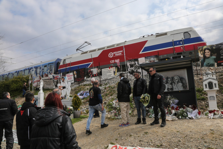 [385294] ΣΥΜΒΟΛΙΚΗ ΜΟΤΟΠΟΡΕΙΑ ΑΠΟ ΤΑ ΔΙΟΔΙΑ ΤΩΝ ΜΑΛΓΑΡΩΝ ΣΤΑ ΤΕΜΠΗ ΣΤΗΝ ΜΝΗΜΗ ΤΩΝ ΘΥΜΑΤΩΝ ΤΟΥ ΣΙΔΗΡΟΔΡΟΜΙΚΟΥ ΔΥΣΤΥΧΗΜΑΤΟΣ (EUROKINISSI)