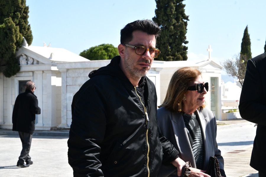 [385417] ΚΗΔΕΙΑ ΤΟΥ ΚΑΛΛΙΤΕΧΝΗ ΓΙΩΡΓΟΥ ΜΑΡΙΝΟΥ (ΤΑΤΙΑΝΑ ΜΠΟΛΑΡΗ/EUROKINISSI)