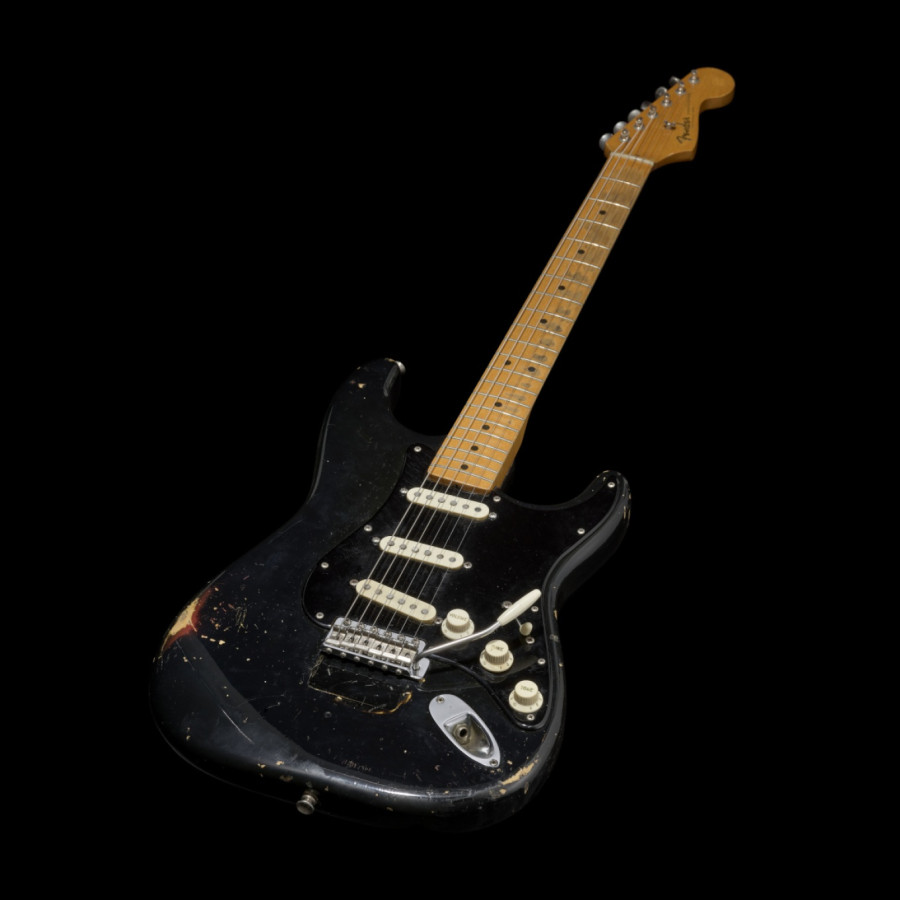blackstrat-2.jpg