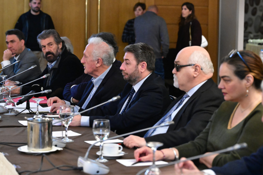 [385527] ΣΥΝΕΔΡΙΑΣΗ ΟΛΟΜΕΛΕΙΑΣ ΕΠΙΤΡΟΠΗΣ ΣΥΜΠΑΡΑΤΑΞΗΣ ΚΑΙ ΔΙΕΥΡΥΝΣΗΣ ΤΟΥ ΠΑΣΟΚ-ΚΙΝΗΜΑΤΟΣ ΑΛΛΑΓΗΣ (ΤΑΤΙΑΝΑ ΜΠΟΛΑΡΗ/EUROKINISSI)