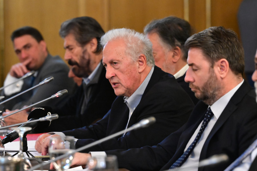 [385527] ΣΥΝΕΔΡΙΑΣΗ ΟΛΟΜΕΛΕΙΑΣ ΕΠΙΤΡΟΠΗΣ ΣΥΜΠΑΡΑΤΑΞΗΣ ΚΑΙ ΔΙΕΥΡΥΝΣΗΣ ΤΟΥ ΠΑΣΟΚ-ΚΙΝΗΜΑΤΟΣ ΑΛΛΑΓΗΣ (ΤΑΤΙΑΝΑ ΜΠΟΛΑΡΗ/EUROKINISSI)