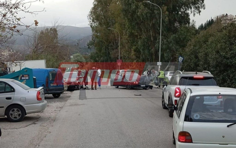 Πάτρα: Σφοδρή σύγκρουση οχημάτων στα Συχαινά – ΦΩΤΟ