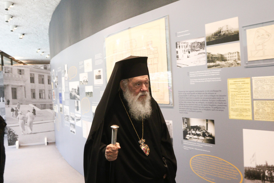 Ο ΑΡΧΙΕΠΙΣΚΟΠΟΣ ΙΕΡΩΝΥΜΟΣ ΚΑΙ Η ΥΠΟΥΡΓΟΣ ΔΟΜΝΑ ΜΙΧΑΗΛΙΔΟΥ ΣΕ ΕΚΔΗΛΩΣΗ ΣΤΟ ΚΟΛΛΕΓΙΟ ΑΘΗΝΩΝ((ΧΡΗΣΤΟΣ ΜΠΟΝΗΣ//ΑΡΧΙΕΡΠΙΣΚΟΠΗ ΑΘΗΝΩΝ)