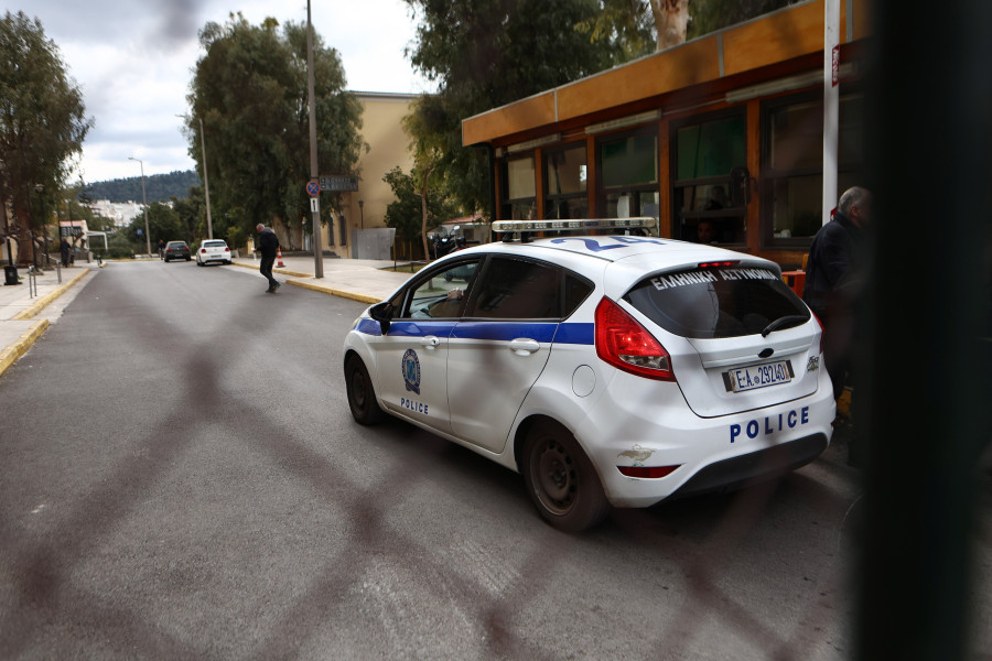 ΜΕΤΑΓΩΓΗ ΤΟΥ ΚΑΤΗΓΟΡΟΥΜΕΝΟΥ ΓΝΩΣΤΟΥ ΓΚΑΛΕΡΙΣΤΑ ΣΤΑ ΔΙΚΑΣΤΗΡΙΑ ΣΤΗΝ ΕΥΕΛΠΙΔΩΝ