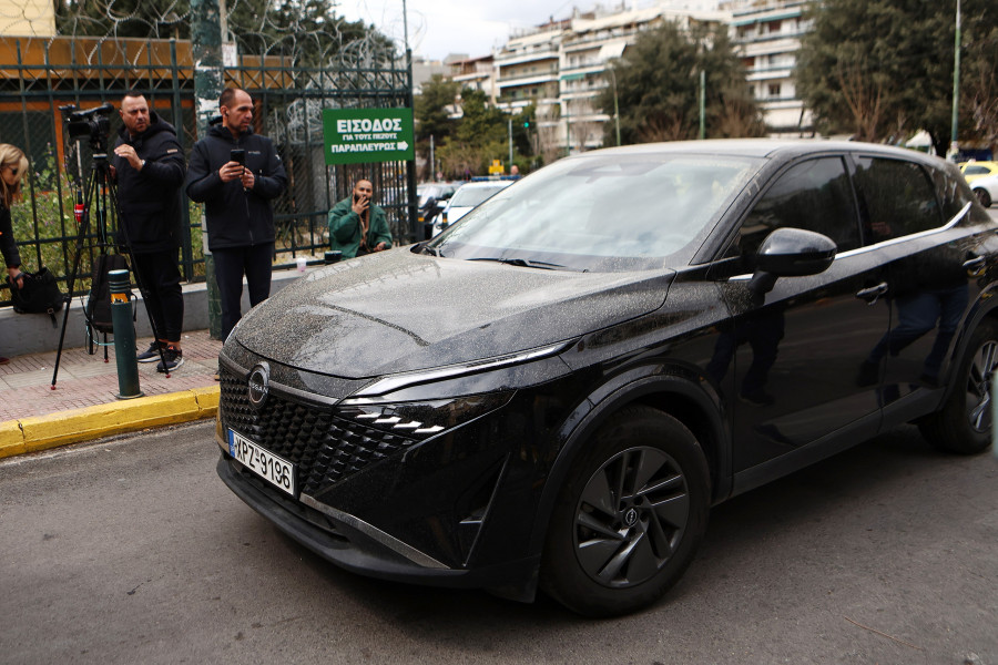 ΜΕΤΑΓΩΓΗ ΤΟΥ ΚΑΤΗΓΟΡΟΥΜΕΝΟΥ ΓΝΩΣΤΟΥ ΓΚΑΛΕΡΙΣΤΑ ΣΤΑ ΔΙΚΑΣΤΗΡΙΑ ΣΤΗΝ ΕΥΕΛΠΙΔΩΝ