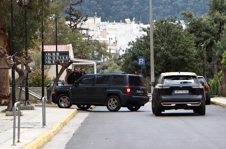 ΜΕΤΑΓΩΓΗ ΤΟΥ ΚΑΤΗΓΟΡΟΥΜΕΝΟΥ ΓΝΩΣΤΟΥ ΓΚΑΛΕΡΙΣΤΑ ΣΤΑ ΔΙΚΑΣΤΗΡΙΑ ΣΤΗΝ ΕΥΕΛΠΙΔΩΝ