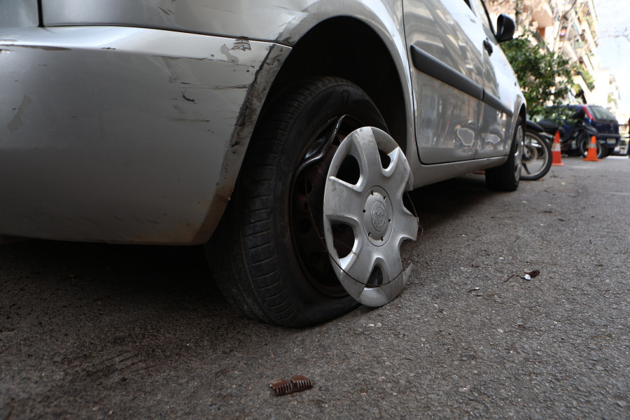 40 ΧΡΟΝΗ ΜΕΘΥΣΜΕΝΗ ΟΔΗΓΟΣ ΠΡΟΚΑΛΕΣΕ ΖΗΜΙΕΣ ΣΕ 14 ΟΧΗΜΑΤΑ ΣΤΟΥΣ ΑΜΠΕΛΟΚΗΠΟΥΣ