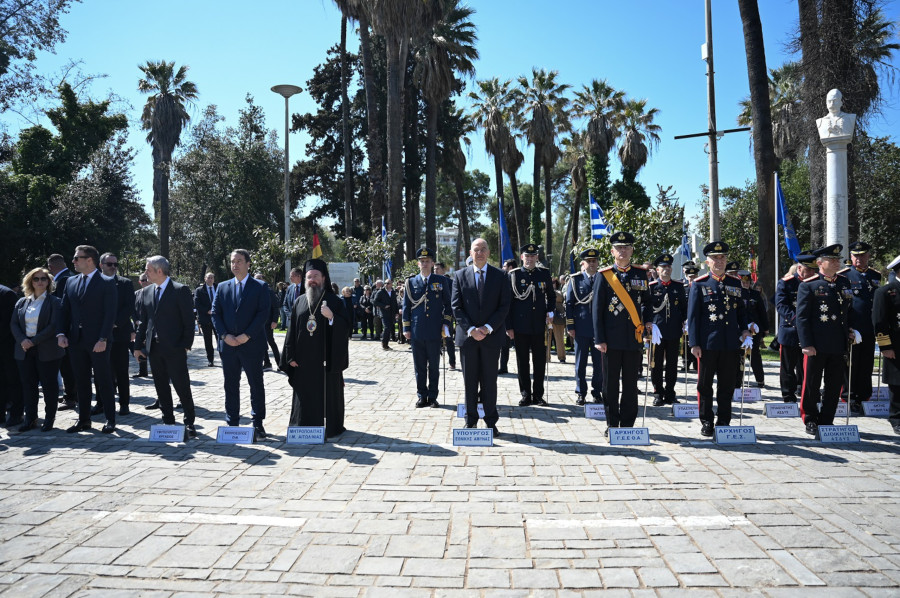 Ο ΥΕΘΑ ΝΙΚΟΣ ΔΕΝΔΙΑΣ ΣΤΗΝ ΣΤΡΑΤΙΩΤΙΚΗ ΠΑΡΕΛΑΣΗ ΣΤΟ ΜΕΣΟΛΟΓΓΙ (ΧΡΗΣΤΟΣ ΠΕΛΕΚΟΥΔΑΣ/ΔΙΕΥΘΥΝΣΗ ΕΝΗΜΕΡΩΣΗ/ΥΠΟΥΡΓΕΙΟ ΕΘΝΙΚΗΣ ΑΜΥΝΑΣ/EUROKINISSI)