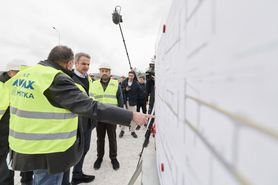 [385757] ΕΠΙΣΚΕΨΗ ΤΟΥ ΠΡΩΘΥΠΟΥΡΓΟΥ ΚΥΡΙΑΚΟΥ ΜΗΤΣΟΤΑΚΗ ΣΤΗΝ ΘΕΣΣΑΛΟΝΙΚΗ (ΔΗΜΗΤΡΗΣ ΠΑΠΑΜΗΤΣΟΣ/ΓΡΑΦΕΙΟ ΤΥΠΟΥ ΠΡΩΘΥΠΟΥΡΓΟΥ/EUROKINISSI)