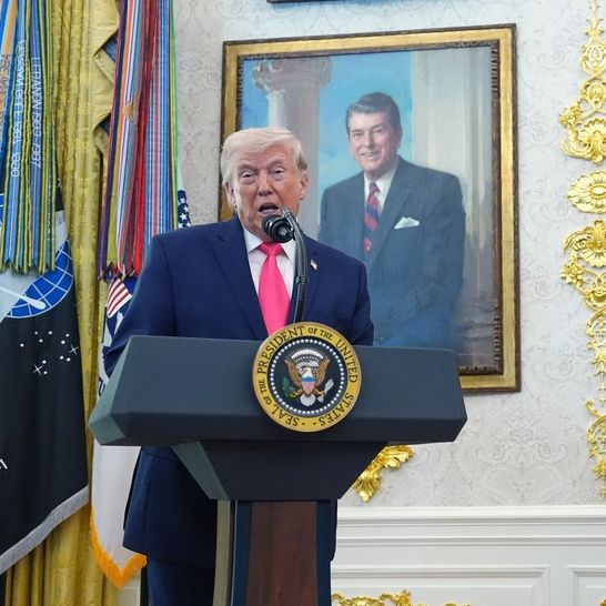 Τραμπ: «Μιλάμε με τα σωστά άτομα στο Ιράν για να κλείσει συμφωνία- Συμφώνησαν να μην έχουν πυρηνικά»