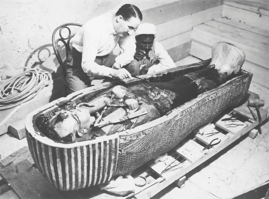 the-discovery-of-the-tomb-of-pharaoh-tutankhamun.jpg