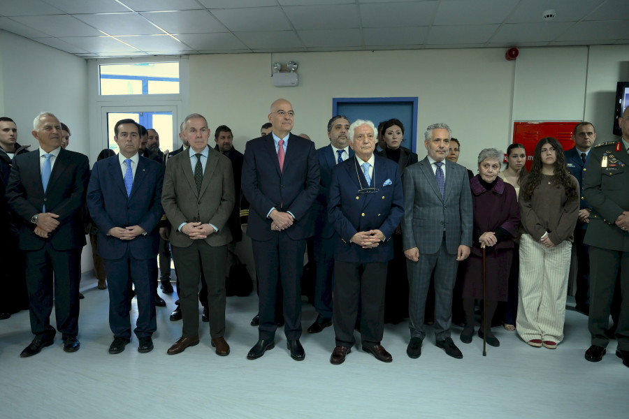 ΠΑΡΟΥΣΙΑ ΥΕΘΑ ΝΙΚΟΥ ΔΕΝΔΙΑ ΣΤΗΝ ΤΕΛΕΤΗ ΕΓΚΑΙΝΙΩΝ ΝΕΟΥ ΑΞΟΝΙΚΟΥ ΤΟΜΟΓΡΑΦΟΥ ΣΤΟ ΝΝΑ (ΥΠΕΘΑ/ΔΝΣΗ ΕΝΗΜΕΡΩΣΗΣ/EUROKINISSI)