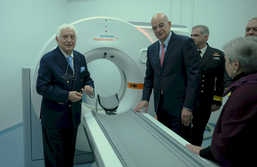 ΠΑΡΟΥΣΙΑ ΥΕΘΑ ΝΙΚΟΥ ΔΕΝΔΙΑ ΣΤΗΝ ΤΕΛΕΤΗ ΕΓΚΑΙΝΙΩΝ ΝΕΟΥ ΑΞΟΝΙΚΟΥ ΤΟΜΟΓΡΑΦΟΥ ΣΤΟ ΝΝΑ (ΥΠΕΘΑ/ΔΝΣΗ ΕΝΗΜΕΡΩΣΗΣ/EUROKINISSI)