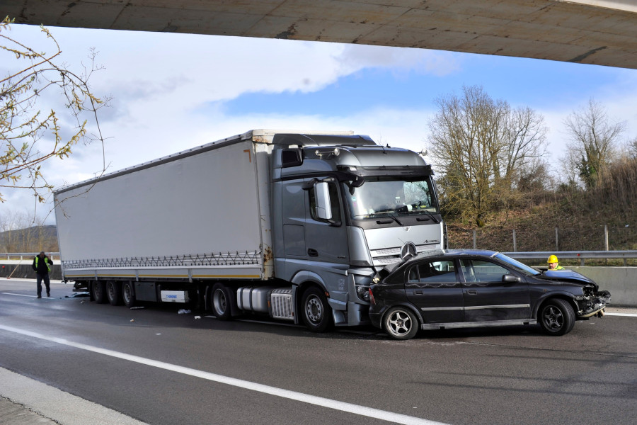 ΤΡΟΧΑΙΟ ΔΥΣΤΥΧΗΜΑ ΜΕ ΔΥΟ ΝΕΚΡΟΥΣ ΚΑΙ ΤΡΕΙΣ ΤΡΑΥΜΑΤΙΕΣ ΣΤΗΝ ΕΓΝΑΤΙΑ ΟΔΟ ΣΤΟ ΡΕΥΜΑ ΚΥΚΛΟΦΟΡΙΑΣ ΑΠΟ ΙΩΑΝΝΙΝΑ ΠΡΟΣ ΗΓΟΥΜΕΝΙΤΣΑ