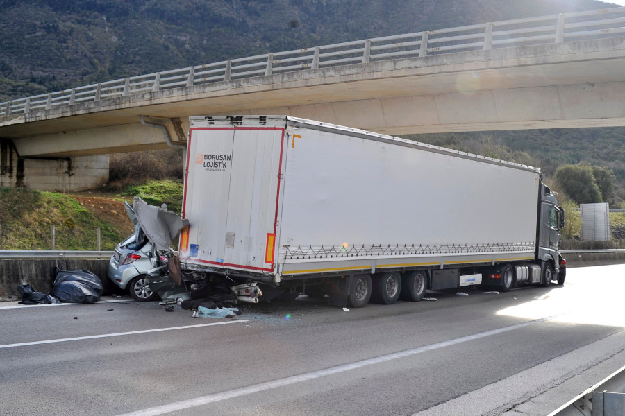 ΤΡΟΧΑΙΟ ΔΥΣΤΥΧΗΜΑ ΜΕ ΔΥΟ ΝΕΚΡΟΥΣ ΚΑΙ ΤΡΕΙΣ ΤΡΑΥΜΑΤΙΕΣ ΣΤΗΝ ΕΓΝΑΤΙΑ ΟΔΟ ΣΤΟ ΡΕΥΜΑ ΚΥΚΛΟΦΟΡΙΑΣ ΑΠΟ ΙΩΑΝΝΙΝΑ ΠΡΟΣ ΗΓΟΥΜΕΝΙΤΣΑ