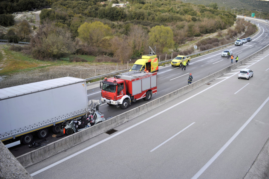 ΤΡΟΧΑΙΟ ΔΥΣΤΥΧΗΜΑ ΜΕ ΔΥΟ ΝΕΚΡΟΥΣ ΚΑΙ ΤΡΕΙΣ ΤΡΑΥΜΑΤΙΕΣ ΣΤΗΝ ΕΓΝΑΤΙΑ ΟΔΟ ΣΤΟ ΡΕΥΜΑ ΚΥΚΛΟΦΟΡΙΑΣ ΑΠΟ ΙΩΑΝΝΙΝΑ ΠΡΟΣ ΗΓΟΥΜΕΝΙΤΣΑ