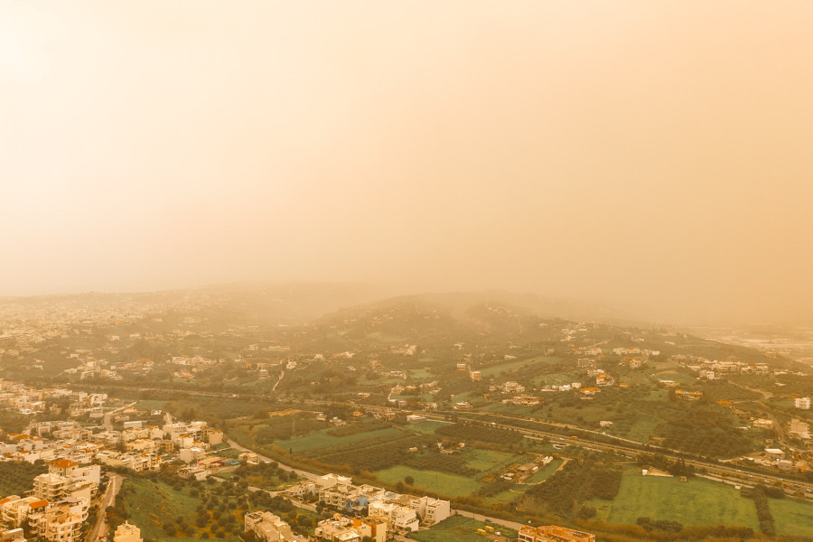 ΑΦΡΙΚΑΝΙΚΗ ΣΚΟΝΗ ΠΑΝΩ ΑΠΟ ΤΗΝ ΠΟΛΗ ΣΤΟ ΗΡΑΚΛΕΙΟ ΚΡΗΤΗΣ