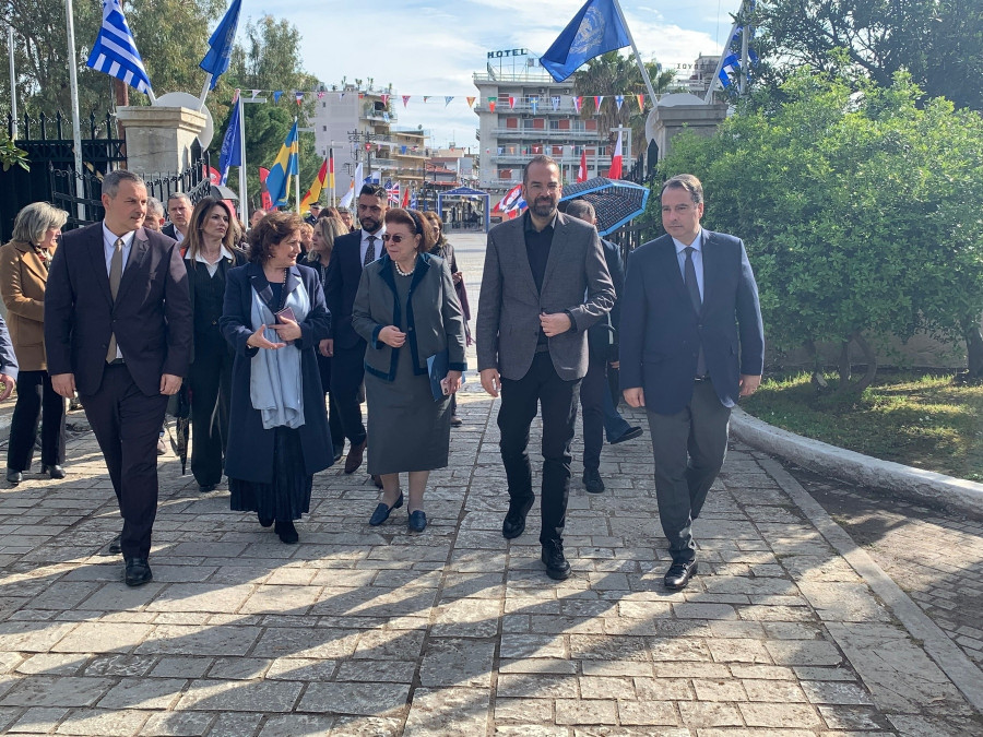 Λίνα Μενδώνη