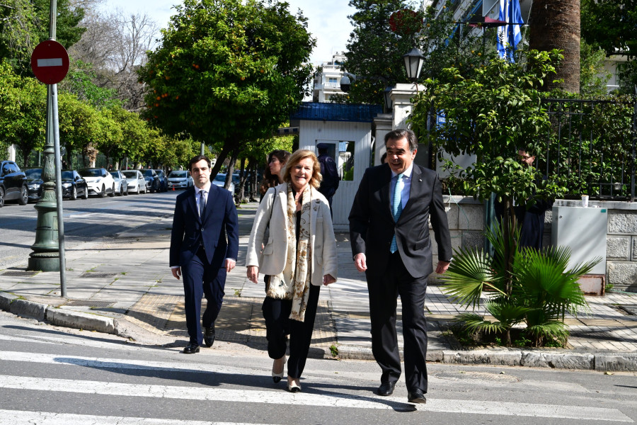 [386009] ΟΡΚΩΜΟΣΙΑ ΤΩΝ ΝΕΩΝ ΜΕΛΩΝ ΤΗΣ ΚΥΒΕΡΝΗΣΗΣ / ΕΙΣΟΔΟΙ - ΕΞΟΔΟΙ ΣΤΟ ΠΡΟΕΔΡΙΚΟ ΜΕΓΑΡΟ (ΤΑΤΙΑΝΑ ΜΠΟΛΑΡΗ / EUROKINISSI)