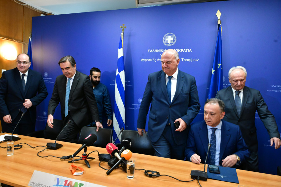 [386011] ΤΕΛΕΤΗ ΠΑΡΑΔΟΣΗΣ - ΠΑΡΑΛΑΒΗΣ ΣΤΟ ΥΠΟΥΡΓΕΙΟ ΑΓΡΟΤΙΚΗΣ ΑΝΑΠΤΥΞΗΣ ΚΑΙ ΤΡΟΦΙΜΩΝ (ΤΑΤΙΑΝΑ ΜΠΟΛΑΡΗ / EUROKINISSI)