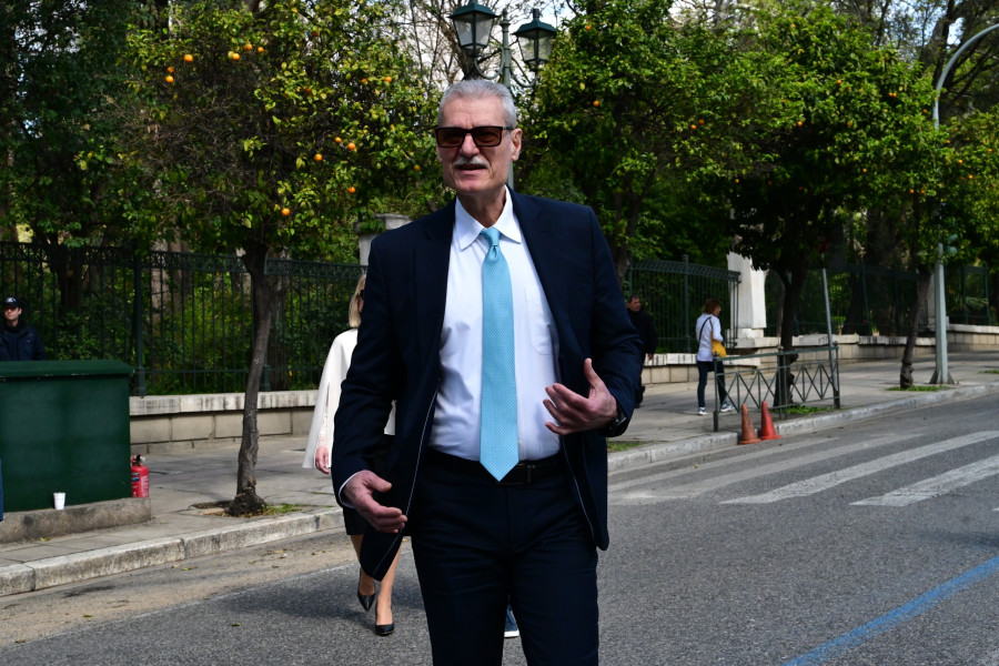 [386009] ΟΡΚΩΜΟΣΙΑ ΤΩΝ ΝΕΩΝ ΜΕΛΩΝ ΤΗΣ ΚΥΒΕΡΝΗΣΗΣ / ΕΙΣΟΔΟΙ - ΕΞΟΔΟΙ ΣΤΟ ΠΡΟΕΔΡΙΚΟ ΜΕΓΑΡΟ (ΤΑΤΙΑΝΑ ΜΠΟΛΑΡΗ / EUROKINISSI)