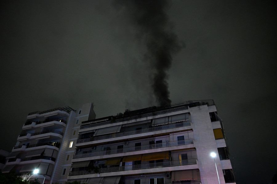 ΠΥΡΚΑΓΙΑ ΣΕ ΔΙΑΜΕΡΙΣΜΑ ΣΤΗΝ ΝΕΑ ΣΜΥΡΝΗ